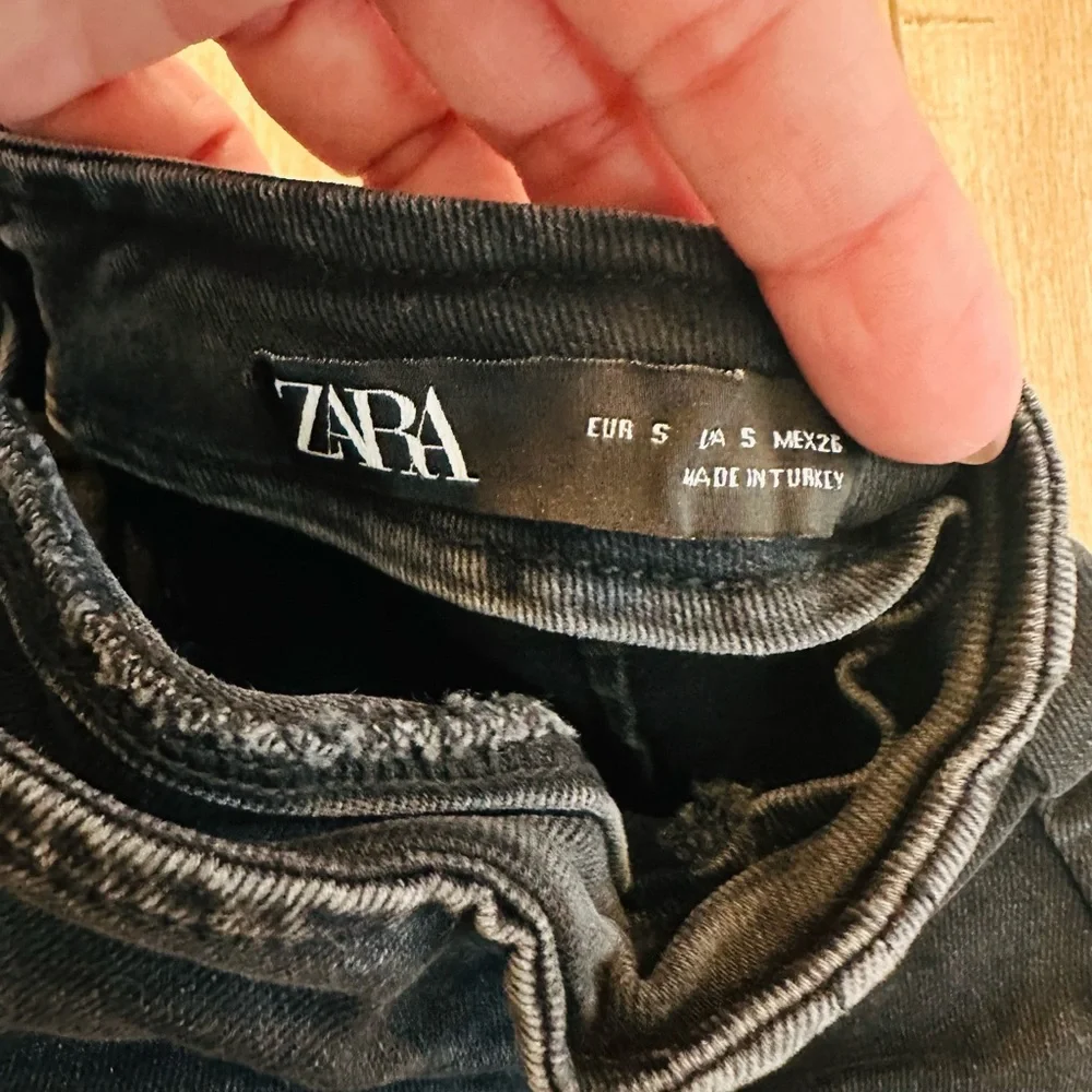 Zara Denim Stretch Faded Gray/Black Ruched Skirt - Picture 3 of 4